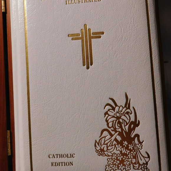 THE HOLY BIBLE Pope John Paul Memorial Edition Catholic Edition in Cedar Box - Picture 4 of 16